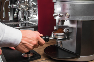 Coffee tamping: the most common errors and and how to do it correctly
